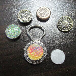 Lot of 5 Ginger Snaps Buttons + Badge or Glasses holder